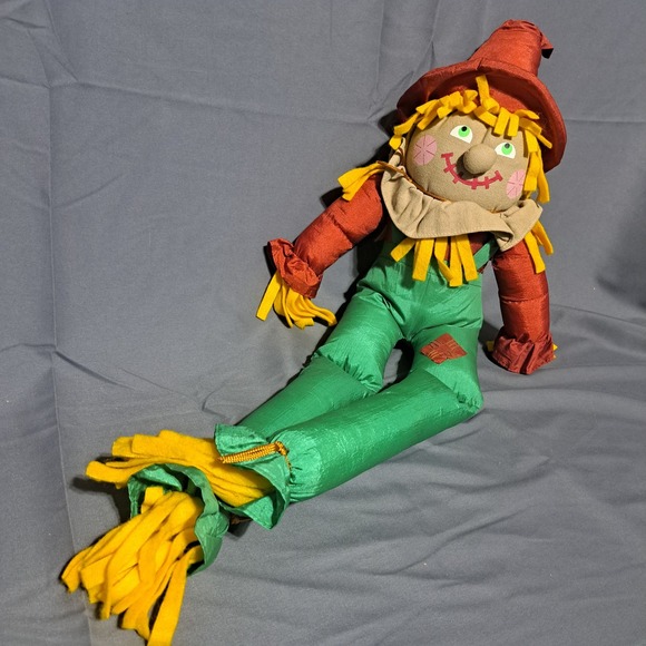 International Silver Co Other - VTG 1996 International Silver‎ Co Scarecrow Plush Fall Decor  Green Red